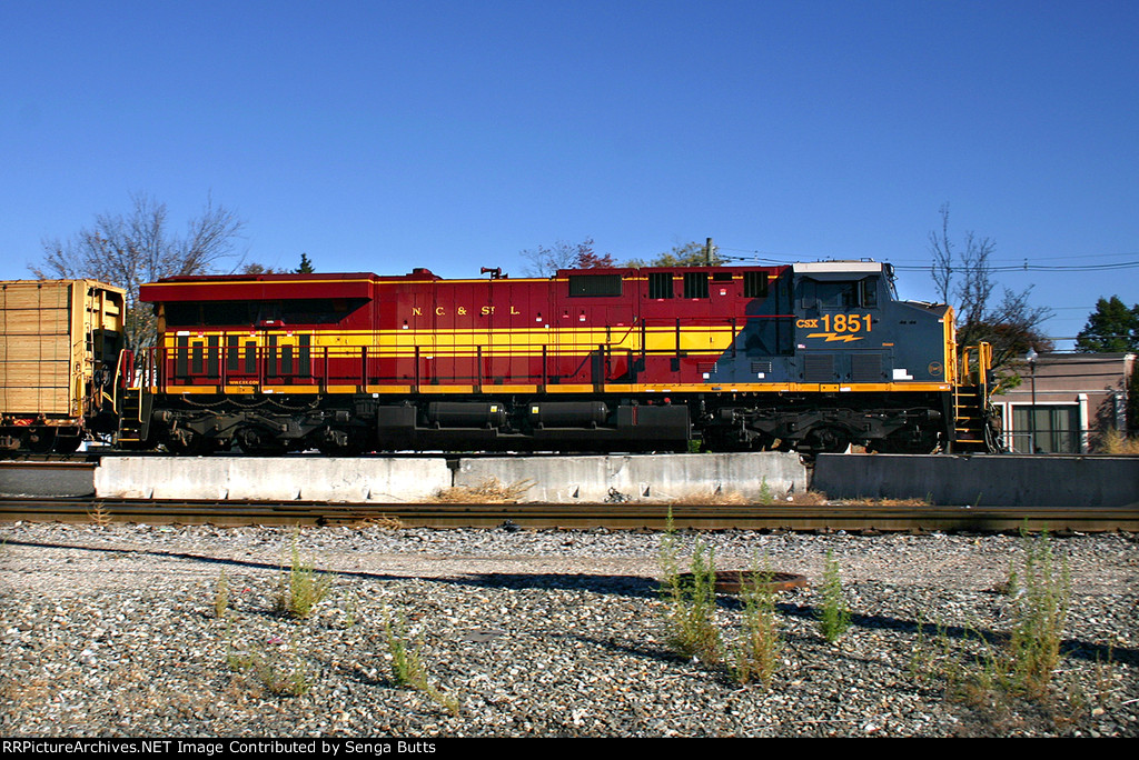 CSX 1851 ES44AH